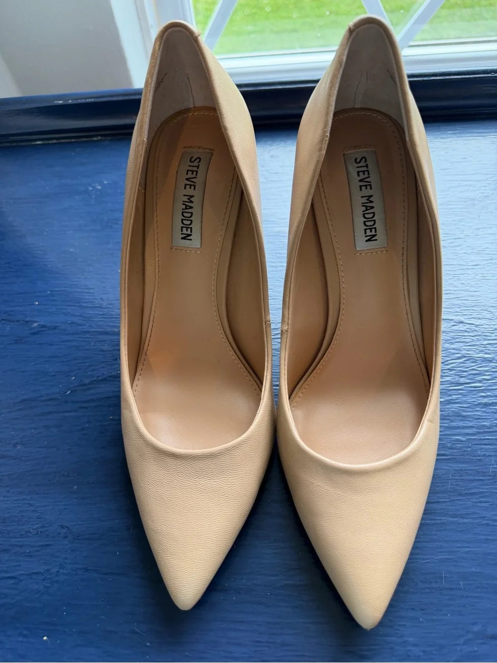 Steve Madden Noir Beige Pointed-Toe Pumps - Size 8